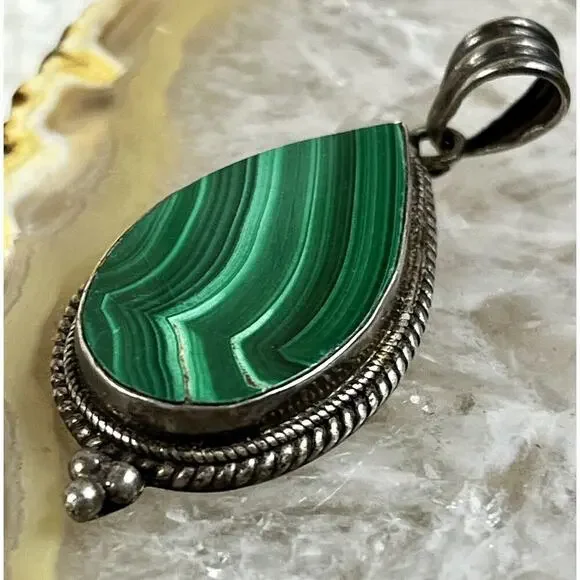 VTG 925 Sterling Nepal Silver Dark Green Malachite Stone Teardrop Pendant 5.5g - Picture 2 of 9